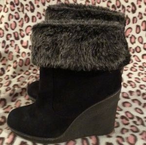Black wedge boots, faux fur trimmed